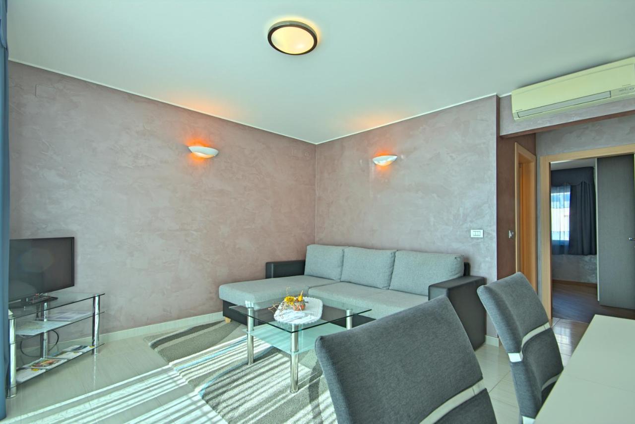 Apartments Riva-Interauto Umago Exterior foto